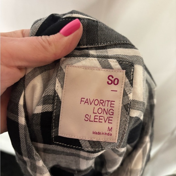 New with tags, womens size medium plaid shirt, #H779 - Picture 4 of 6